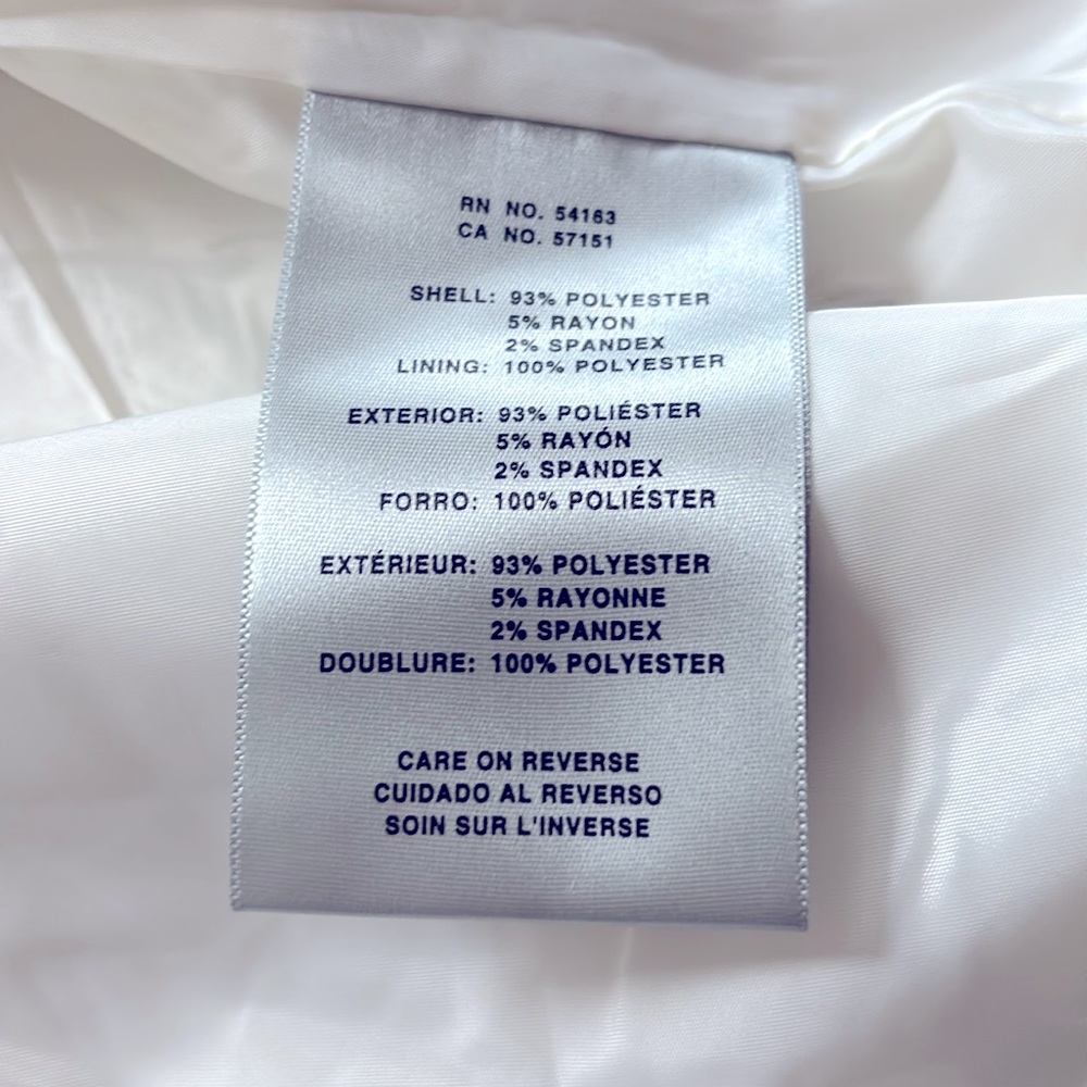 Levi's White Jacket with Cropped Length and Classic Collar - Picture 10 of 11